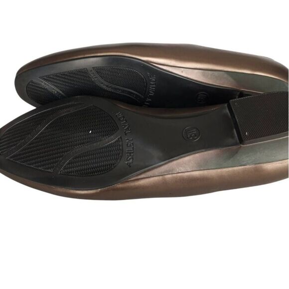 ASHLEY TAYLOR BRONZE FLAT SHOES SZ.8 GUC. - Picture 6 of 6